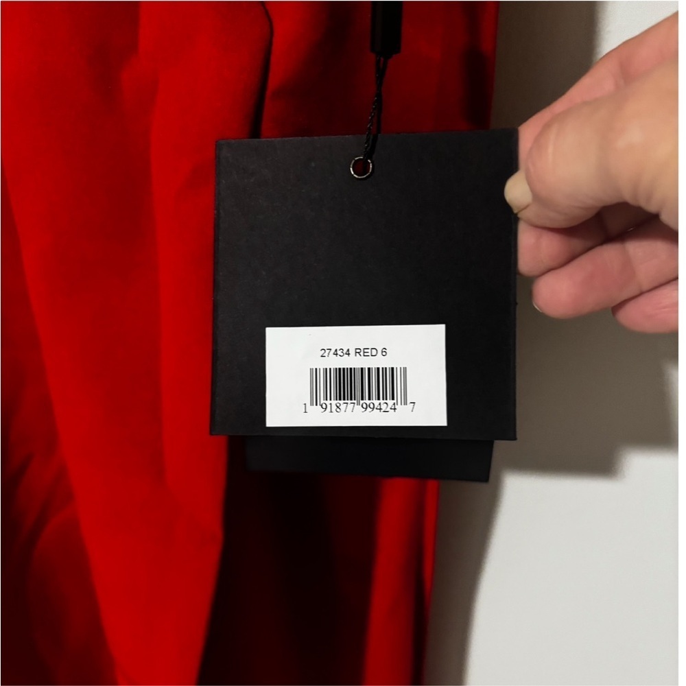 Mac Duggal Red Gown Cut Out Slit Size 6 - Picture 6 of 9